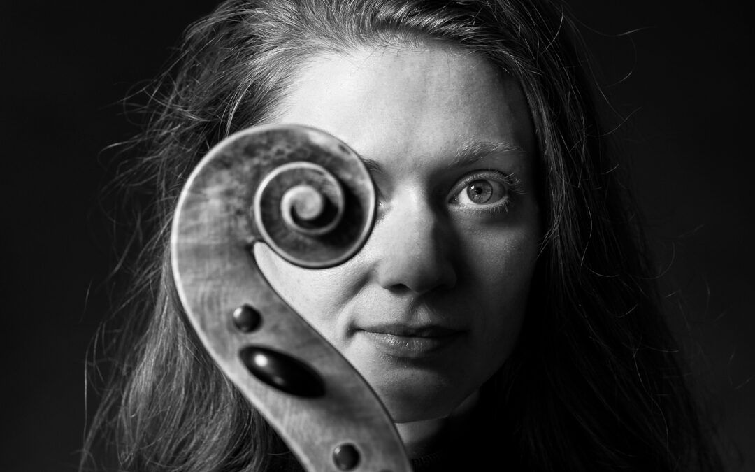 Portret van muziekdocente cello Gala