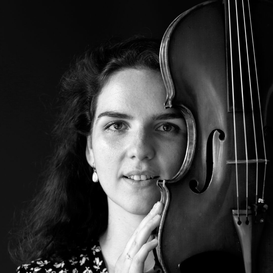 Portret van muziekdocent Lisa van Fulco Muziekonderwijs